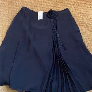 Ann Taylor size 2 black skirt with flower at waist